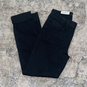 **NEW WITH TAGS** Judy Blue - Mid-Rise/Slim fit black jeans size 5/27